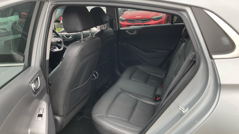 Hyundai IONIQ 1.6 GDi Plug-in Hybrid Premium SE 5dr DCT Hatchback